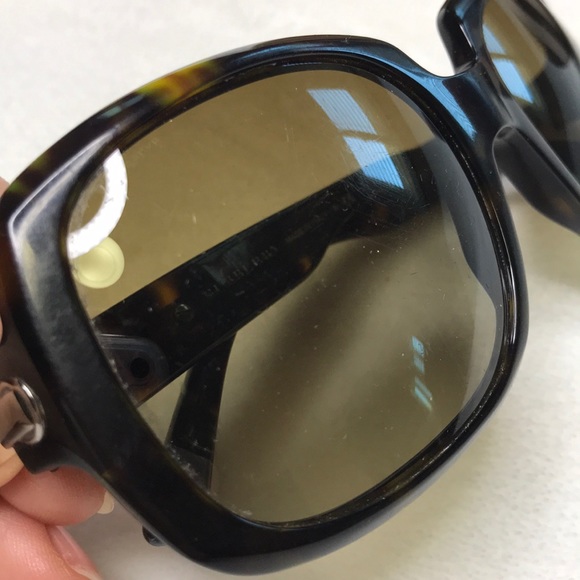 Authentic Burberry tortoise sunglass w/ hard case - Picture 2 of 8